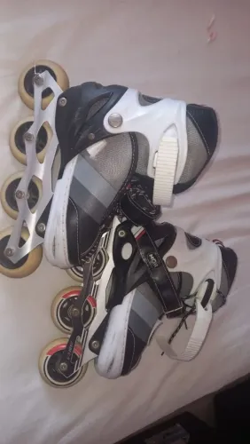PATINS INLINE MOR em ótimo estado para uso