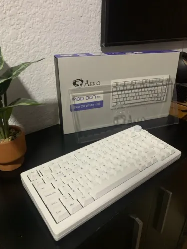 Teclado Mecânico Akko 007 PC Blue on White - Gasket, RGB, Hot?Swap, Pouco Uso