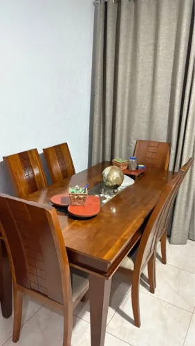 Mesa de Jantar em Madeira Maciça