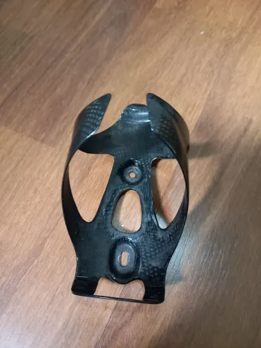 Suporte de garrafa de carbono