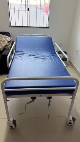 Cama hospitalar Dellamed com 02 manivelas