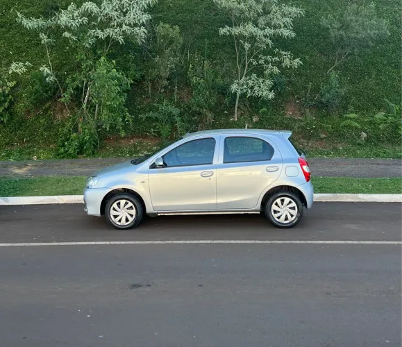 Toyota Etios X 1.3 Flex 16V 5P Mec. 2017