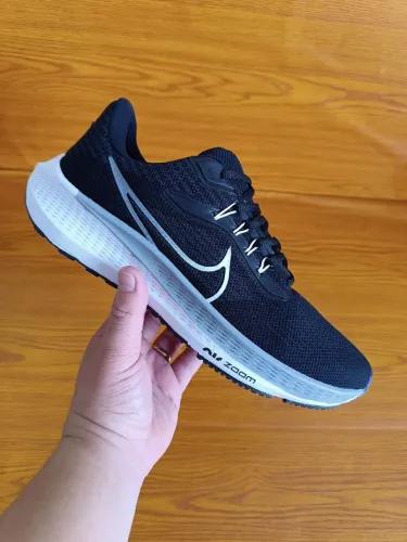 Tênis Nike Air Zoom - Preto e Branco