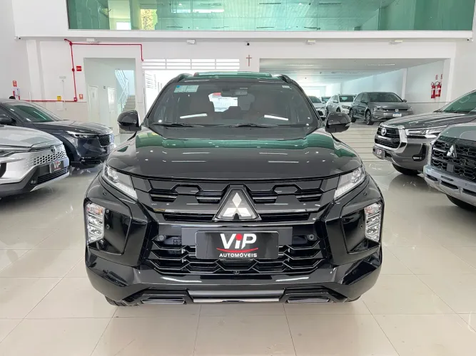 PAJERO LEGEND BLACK 2.4 7LUGARES 2025 900 KM
