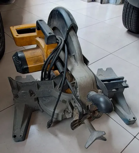 Meia esquadria ,dewalt 12" aceito telhas sanduiche, leia descrição *
