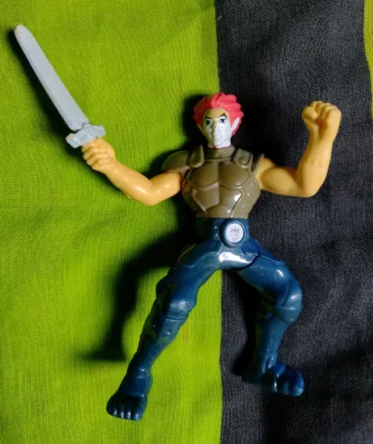 LOTE COM 4 BONECOS VARIADOS - BEN 10, COPA 2014, THUNDERCATS E MEGAMENTE