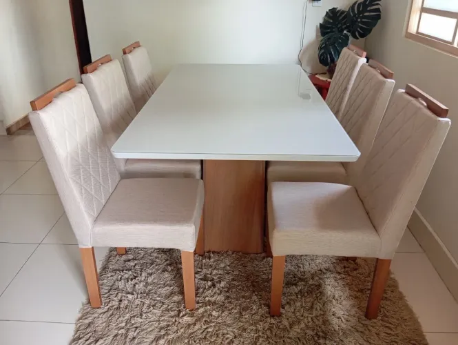Mesa de jantar pintura laca e madeira 