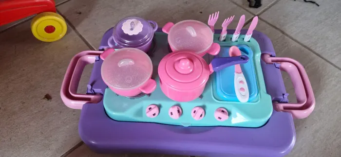 Fogaozinho fogão portátil infantil com panelas