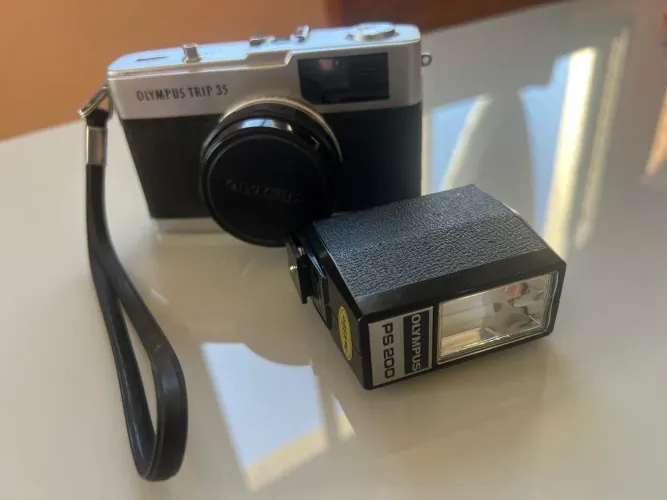 Câmera Olympus Trip 35 clássica Dzuiko, com flash eletronic original externo PS200,