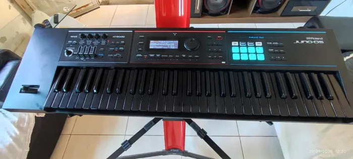 Teclado Roland Juno-DS edição black piano