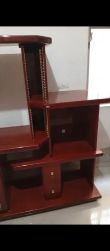 Estante madeira vermelha vernizada