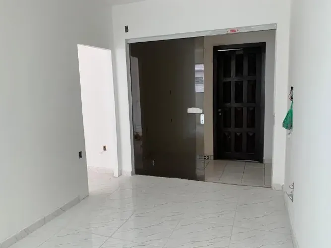 Sala comercial, 40m² no Ed. Antônio Velho