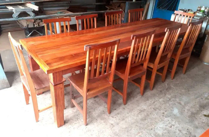 Mesa 270x90 com 10 cadeiras peroba