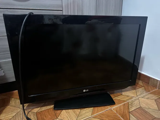 TV 32 LD460 (Não é Smart TV e não tem Android)