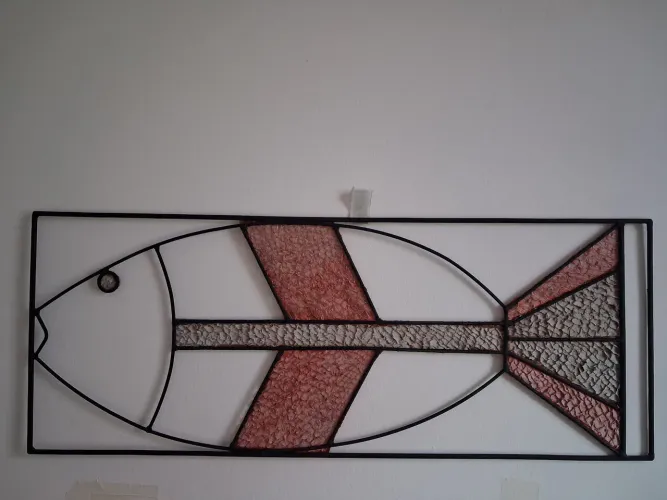 Quadro decorativo em ferro, representando um peixe. Medidas: 31 x 80.