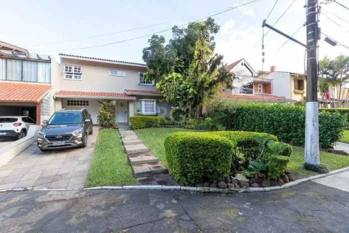 Casa Condominio para Venda - 300m², 4 dormitórios, sendo 2 suites, 2 vagas - Ipanema