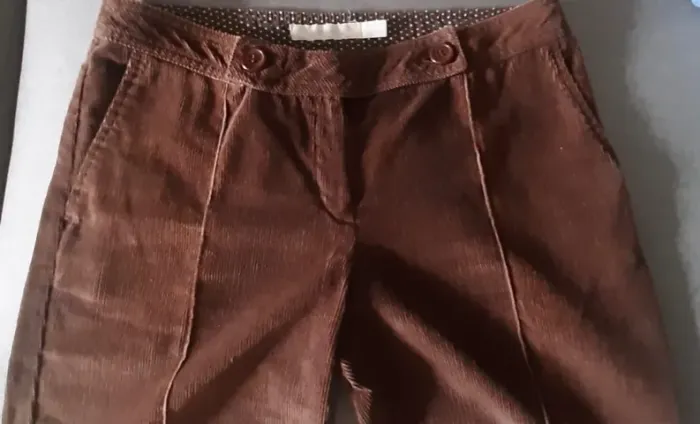Calça marrom Mango em veludo