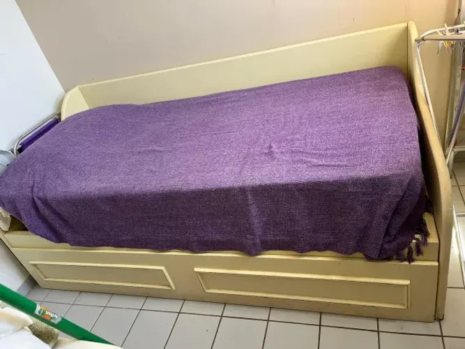 Bicama Solteirão em Madeira Maciça Laqueada (sem colchões) Usado