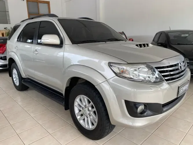 Toyota Hilux SW4 SRV D4-d 4X4 3.0 TDI Dies. AUT 2015