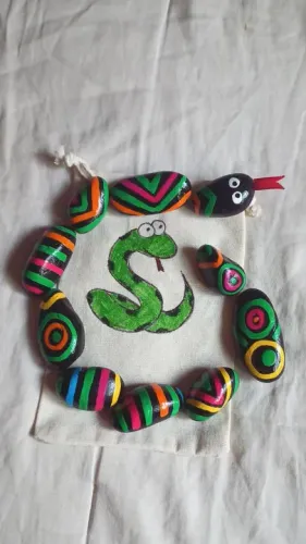 Cobra de Pedra Pintada à mão - Brinquedo Educativo