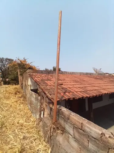 Tubos redondos 4 de cerca de 2 metros cada