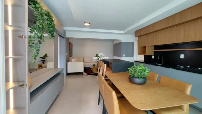 Apartamento de 2 dormitórios mobiliado no centro
