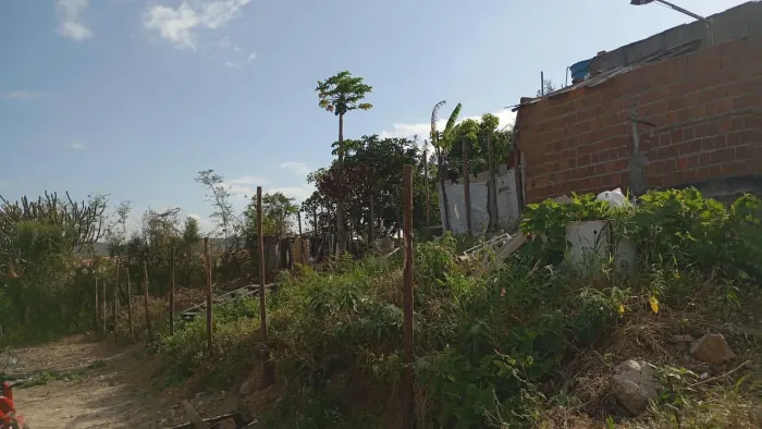 Vendo terreno 7×23 pra vender rápido próximo residencial alto do Moura