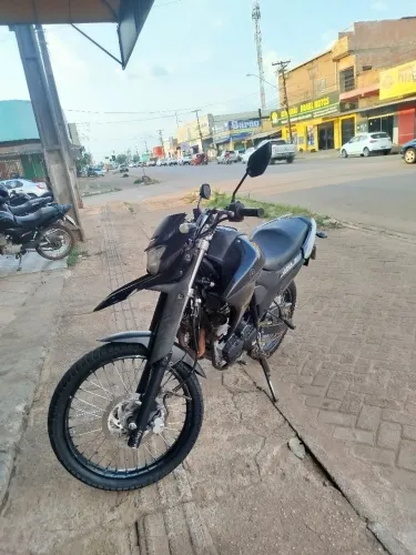 Vende-se, pego moto de menor valor .