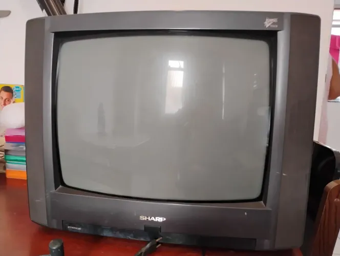 TV de tubo Sharp Stereo