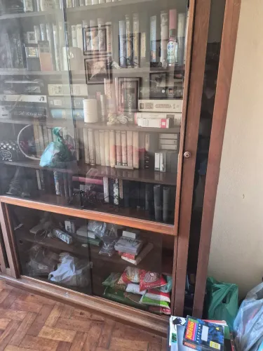 Estante de vidro com portas cds 