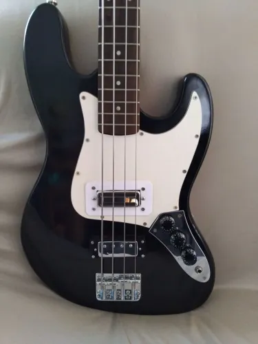 Baixo Michael com Captação de Rickenbacker e Belcat estilo Baixo Epiphone SG