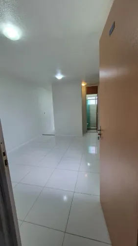 Res. Total Ville (Vida Nova) alugo- apt. 2qrts. 4? andar td reformado- super área lazer
