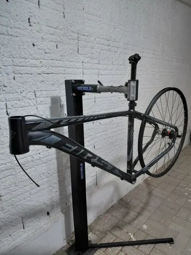Quadro First tamanho 17,5 preto fosco