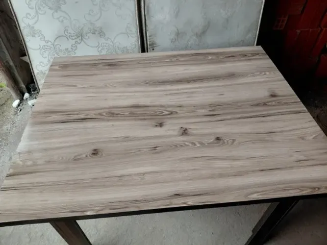 Mesa de jantar com 4 cadeiras - No Estado que está