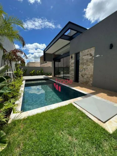 Casa em Condomínio Fechado à Venda de 03 Suítes no Bairro Residencial e Empresarial Alphav