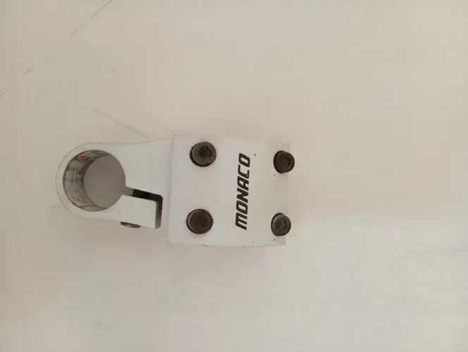 Mesinha Mônaco semi nova branca