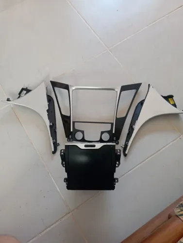 Moldura multimidia Hyundai SONATA 2010/12 Original Usada + Porta objeto + Mold. laterais