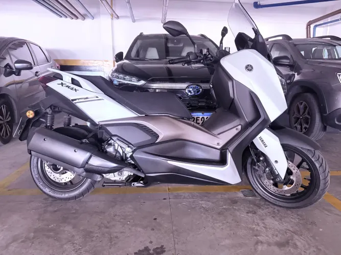 Moto de garagem 