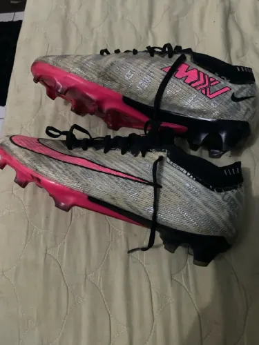 Chuteira Nike mercurial