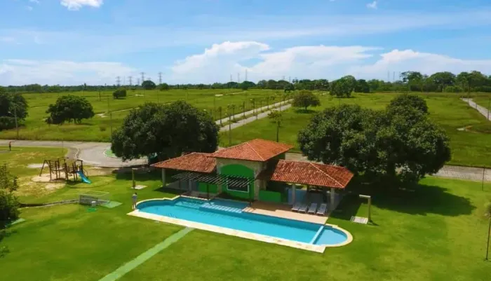 Repasse: terreno em condomínio fechado na cidade de Aquiraz - 15x25-R$20.000,00