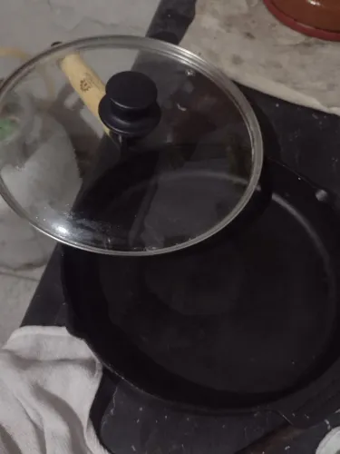 Frigideira de Ferro com Tampa de Vidro semi nova 