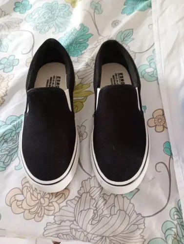 Vendo Slip on preto foi usado só uma vez tamanho 37