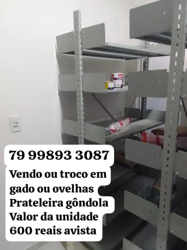 Vendo prateleiras gôndolas medindo 2.05 de altura com 12 prateleiras medindo 0.24x1.01