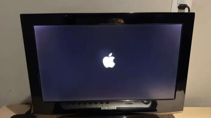 KIT COMPLETO À VENDA - monitor + APPLE TV + TECLADO