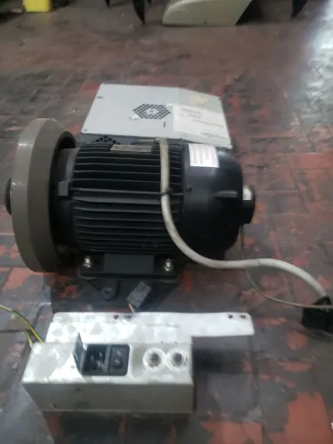 CONJUNTO PLACA MOTOR E CORREIA ESTEIRA TECNOGYM ECITE FUNCIONANDO TUDO
