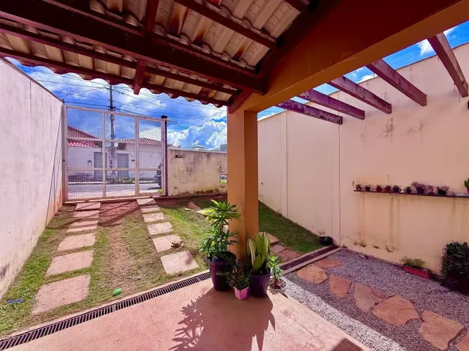 Casa 3 Quartos com Quintal à Venda no Dona Suzana Florestal/MG