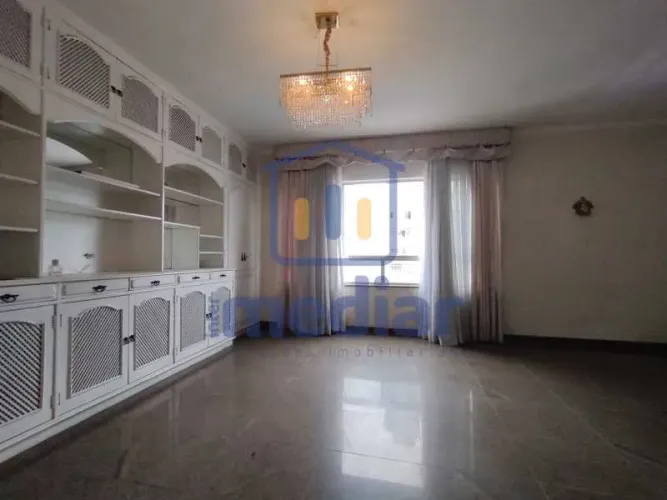 Apartamento Amplo com 123m² Andar Alto de Frente 1 Quadra da Praia da Pompeia em Santos