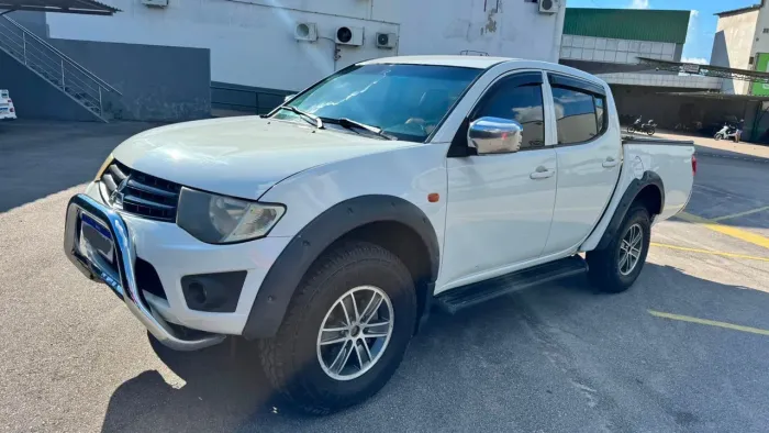 Mitsubishi L200 Triton HPE 3.2 CD TB Int.diesel MEC 2013