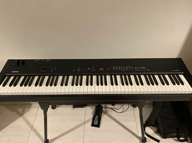 Piano Yamaha CP33 Usado