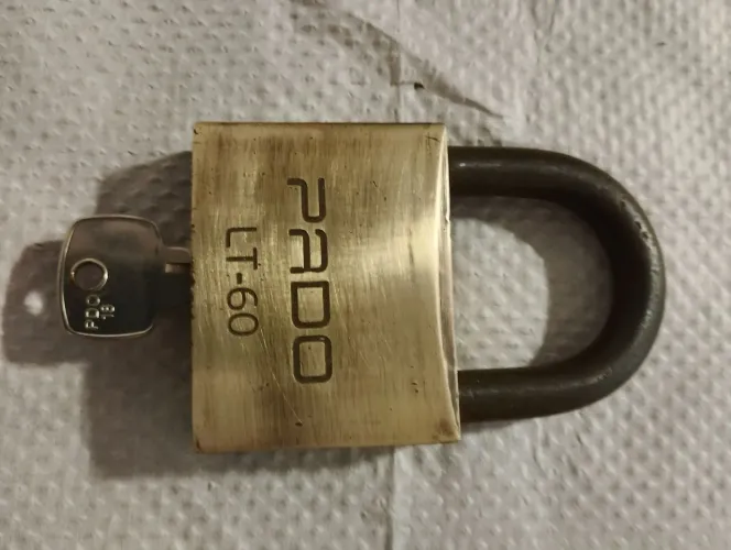 Vendo ? cadeado pado LT60 por 60 reais usado só 1 chave ? ok não faço entrega ok 